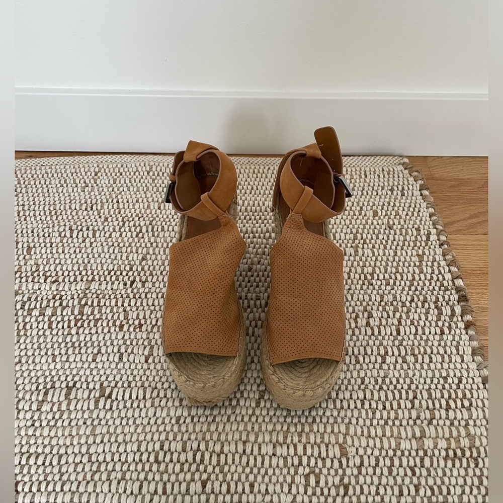 Marc Fisher Mlannie tan espadrille wedges